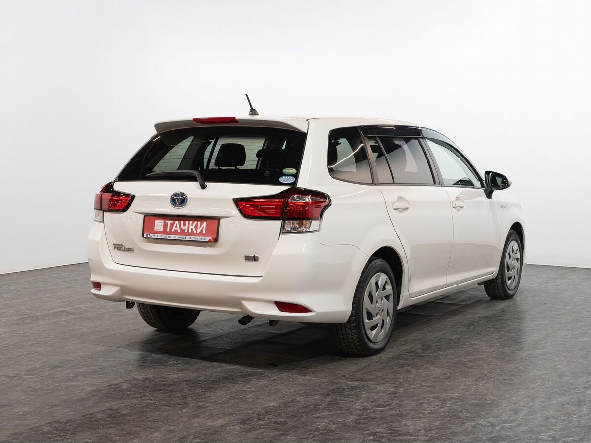 Toyota Corolla Fielder 2019 - фото автомобиля
