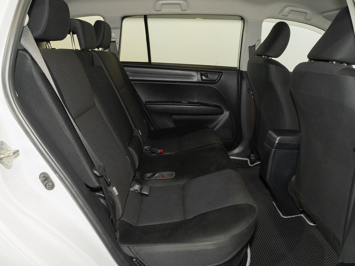 Toyota Corolla Fielder 2019 - фото автомобиля