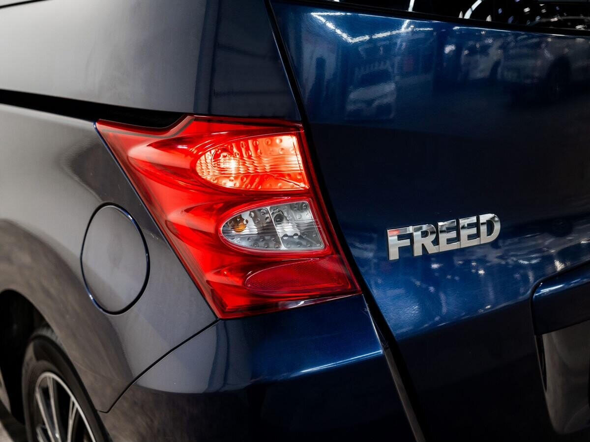 Honda Freed 2010 - фото автомобиля
