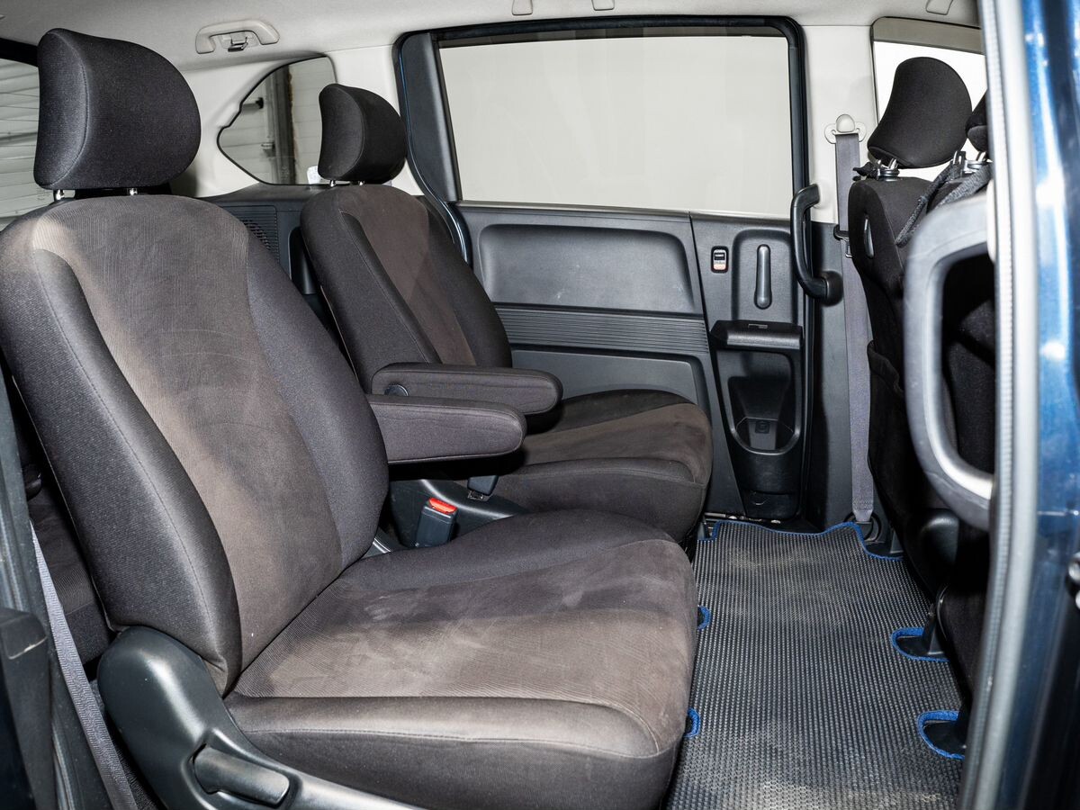 Honda Freed 2010 - фото автомобиля