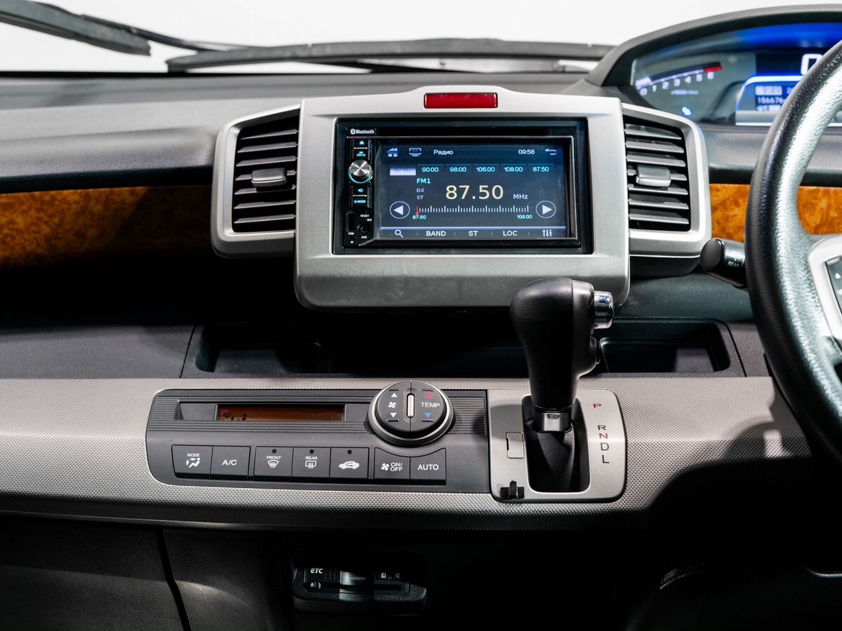 Honda Freed 2011 - фото автомобиля