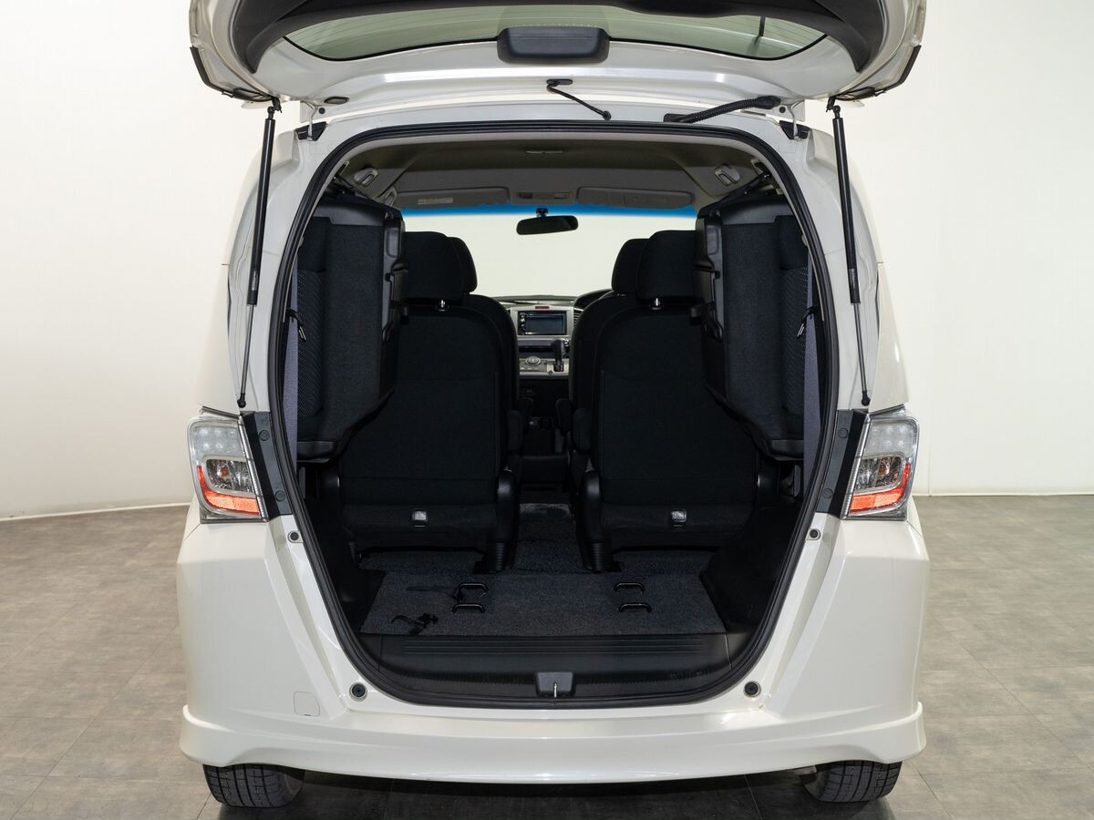 Honda Freed 2011 - фото автомобиля