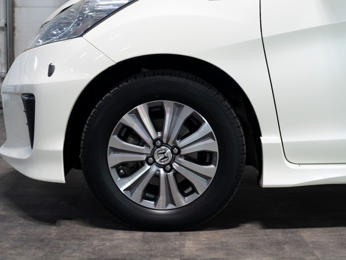 Honda Freed 2011 - фото автомобиля