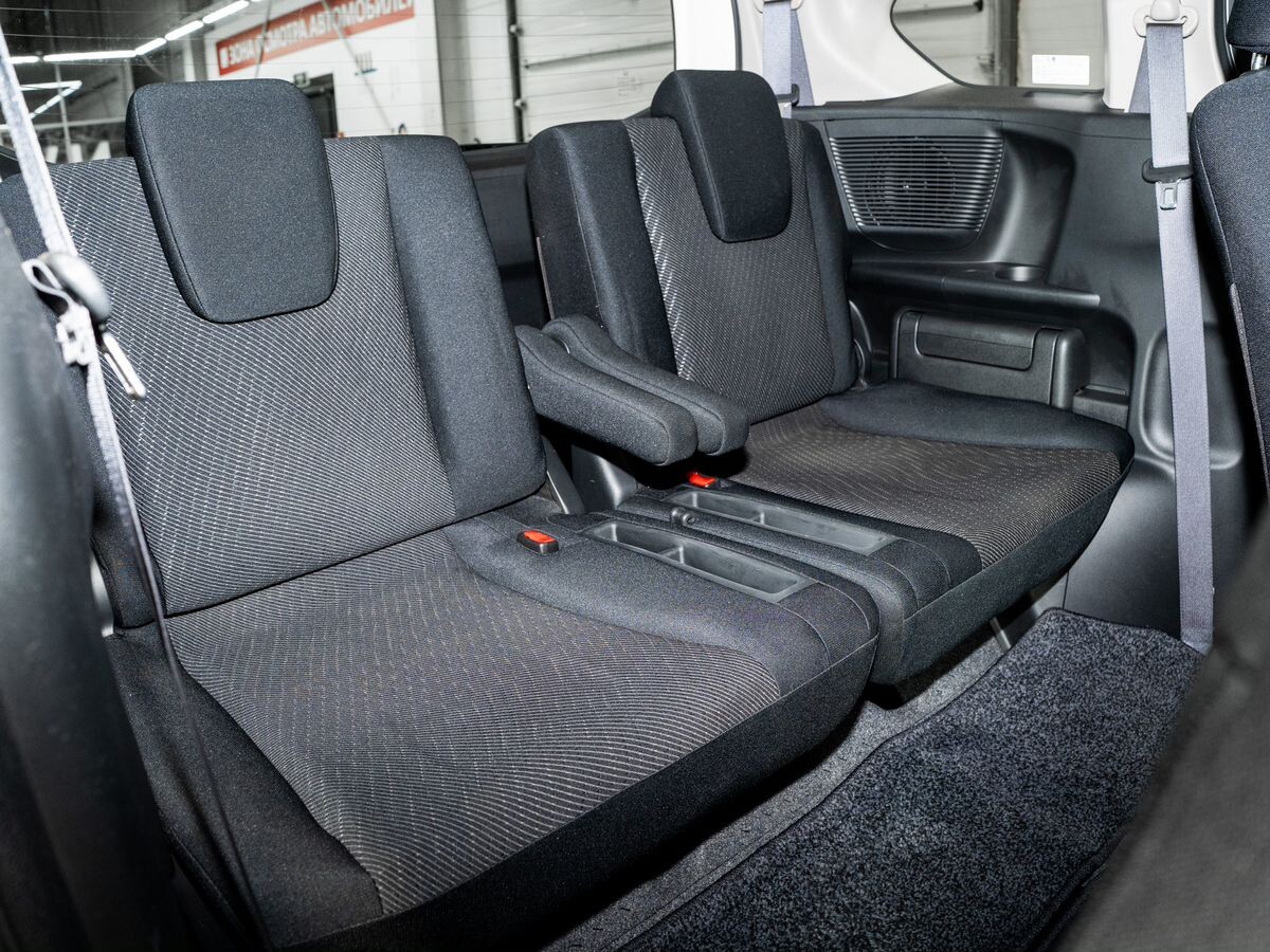 Honda Freed 2011 - фото автомобиля