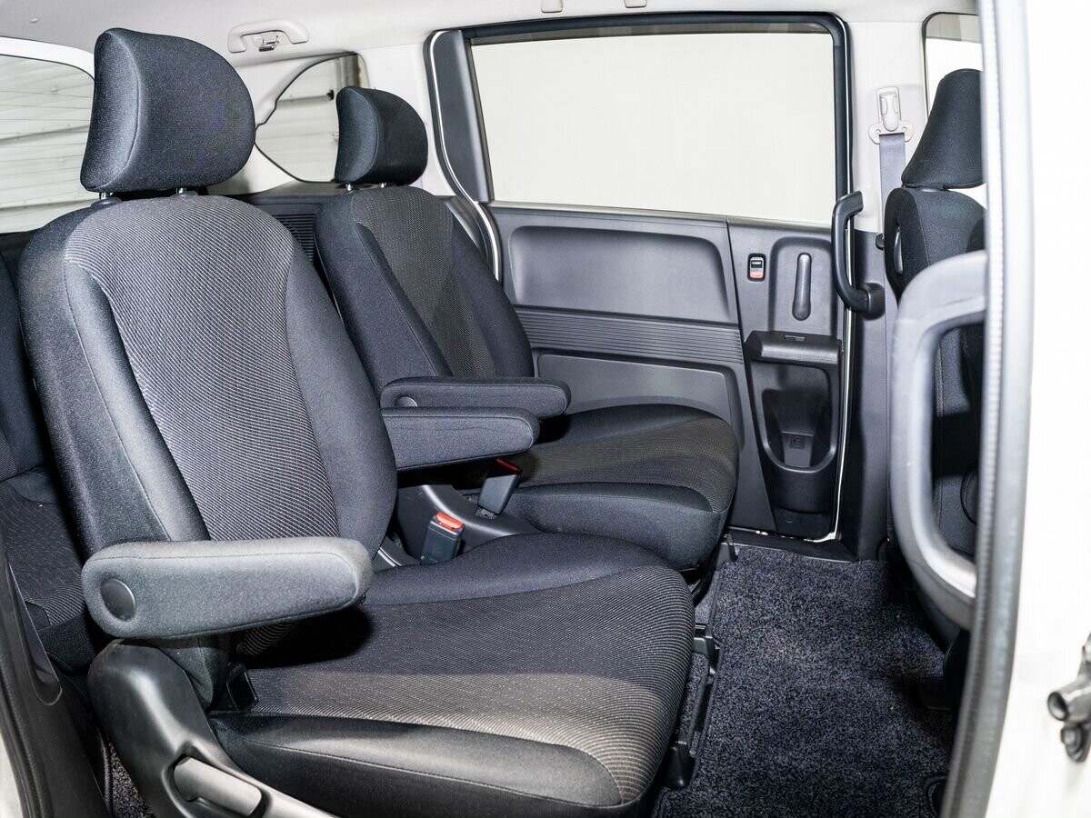 Honda Freed 2011 - фото автомобиля