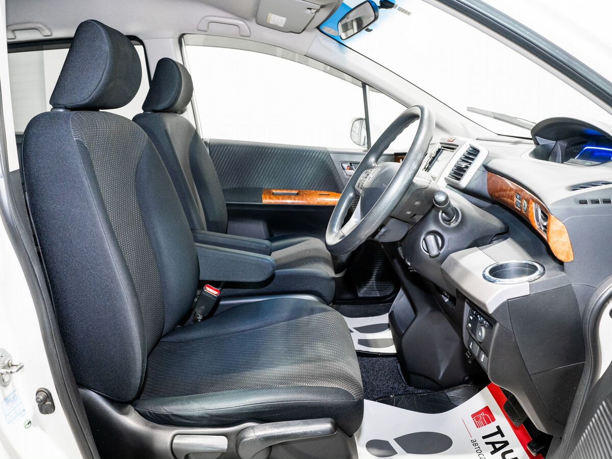 Honda Freed 2011 - фото автомобиля