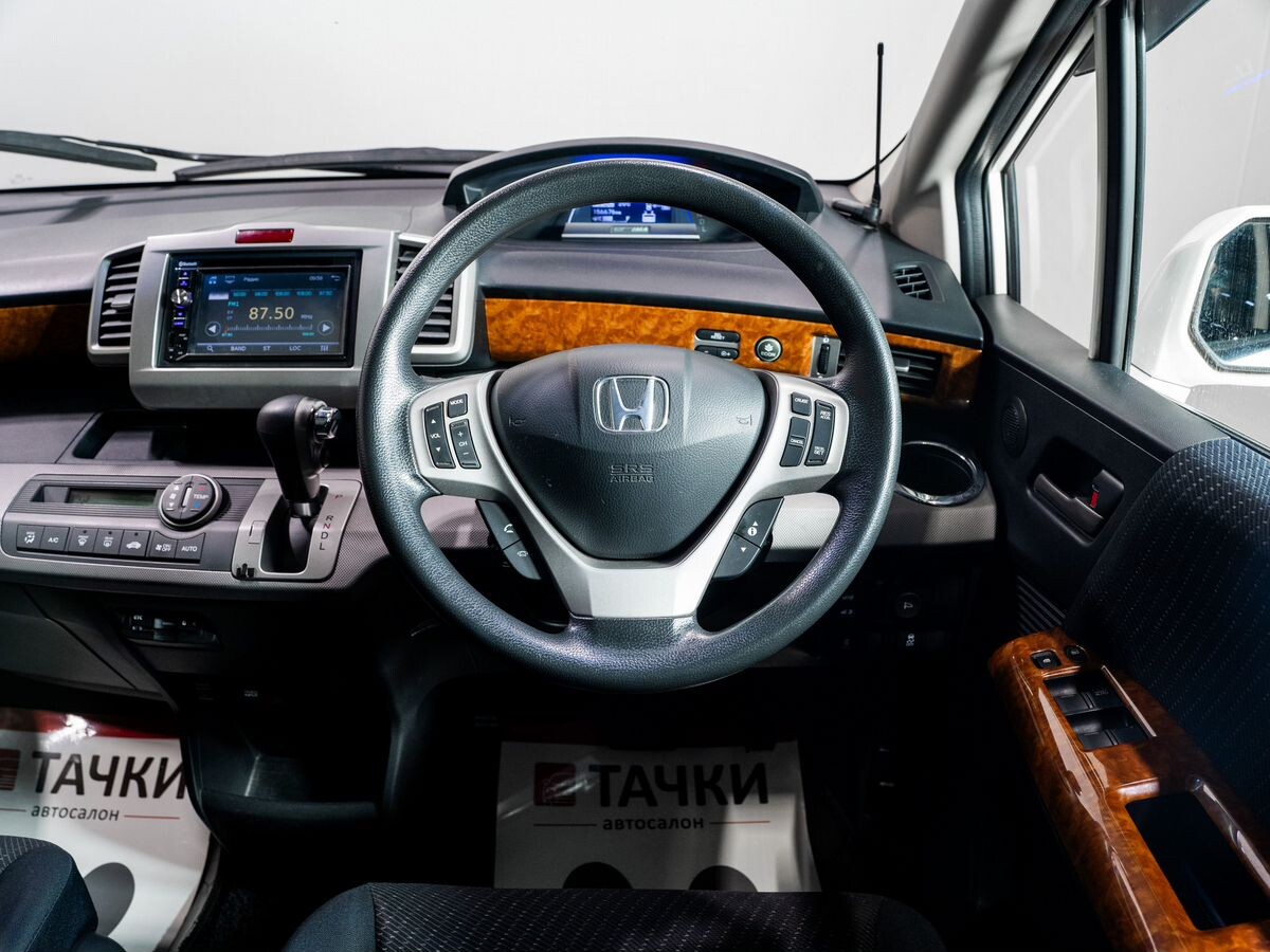 Honda Freed 2011 - фото автомобиля