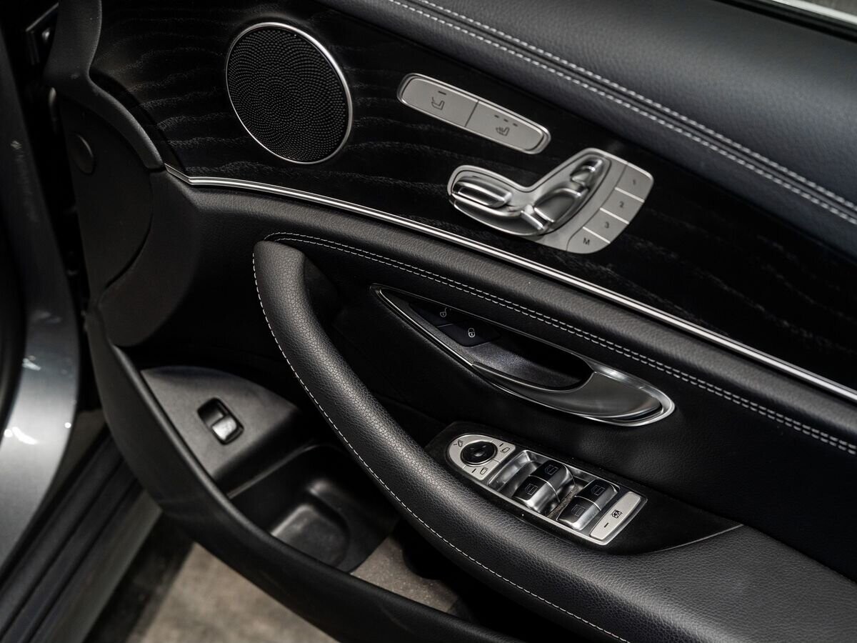 Mercedes-Benz E-Class 2019 - фото автомобиля