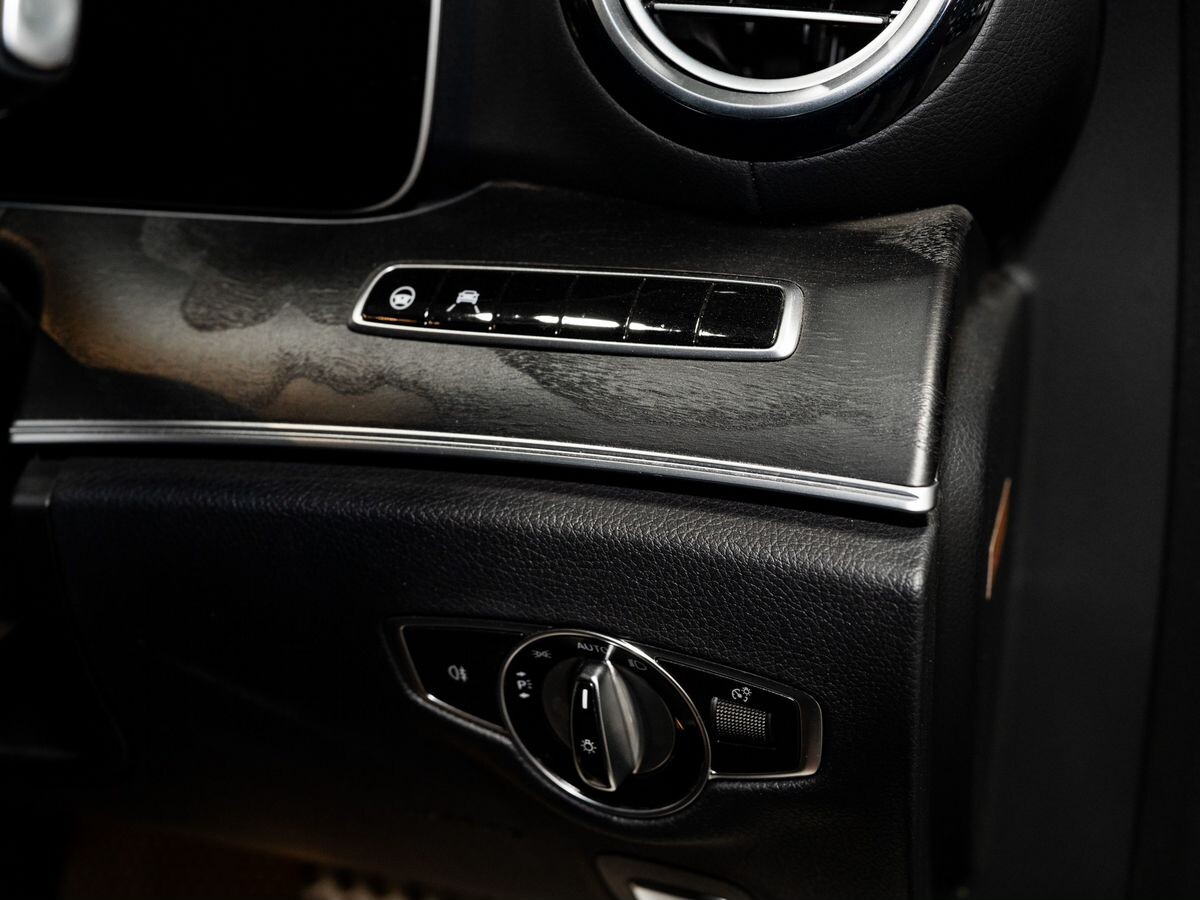 Mercedes-Benz E-Class 2019 - фото автомобиля