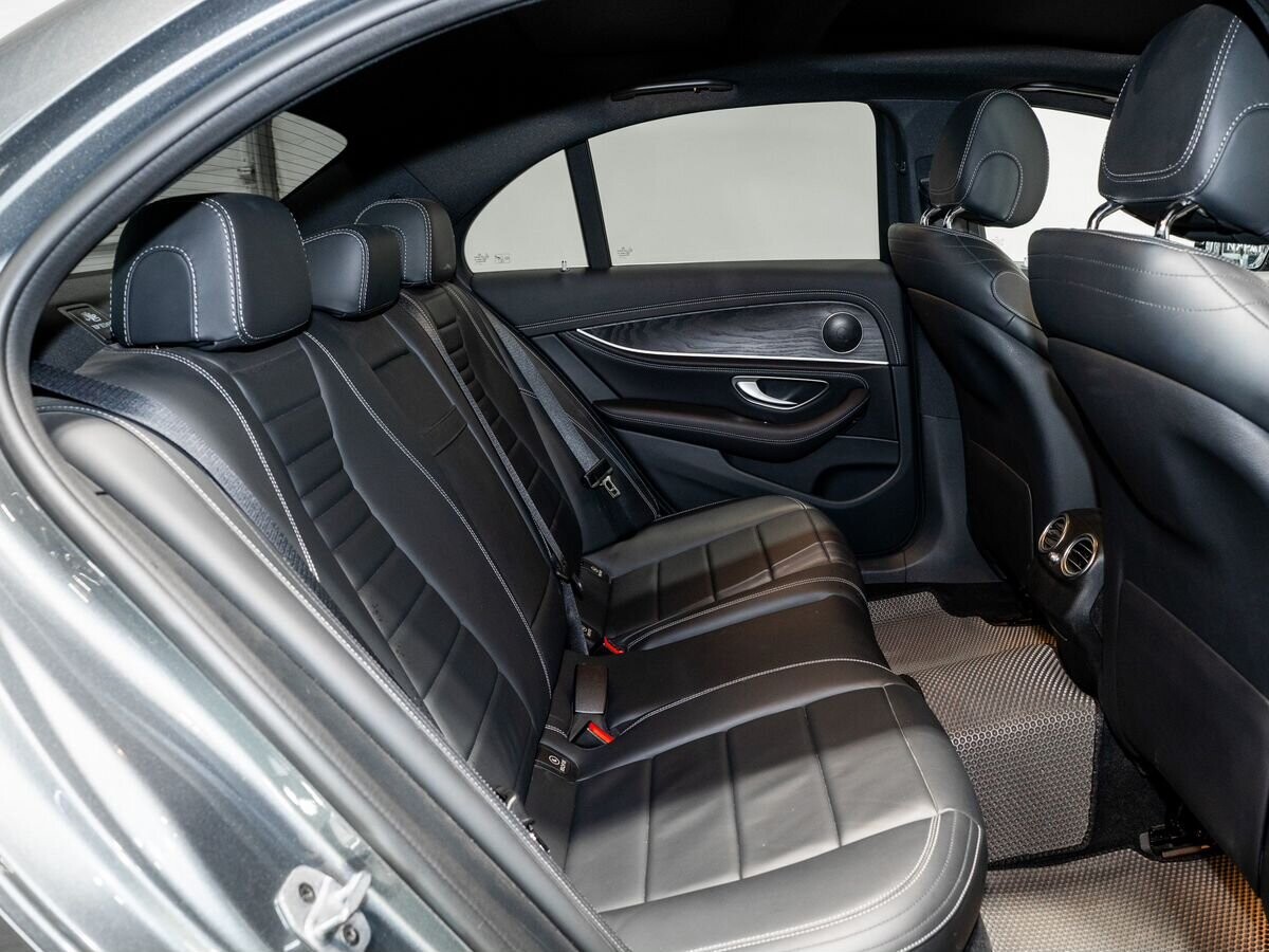 Mercedes-Benz E-Class 2019 - фото автомобиля