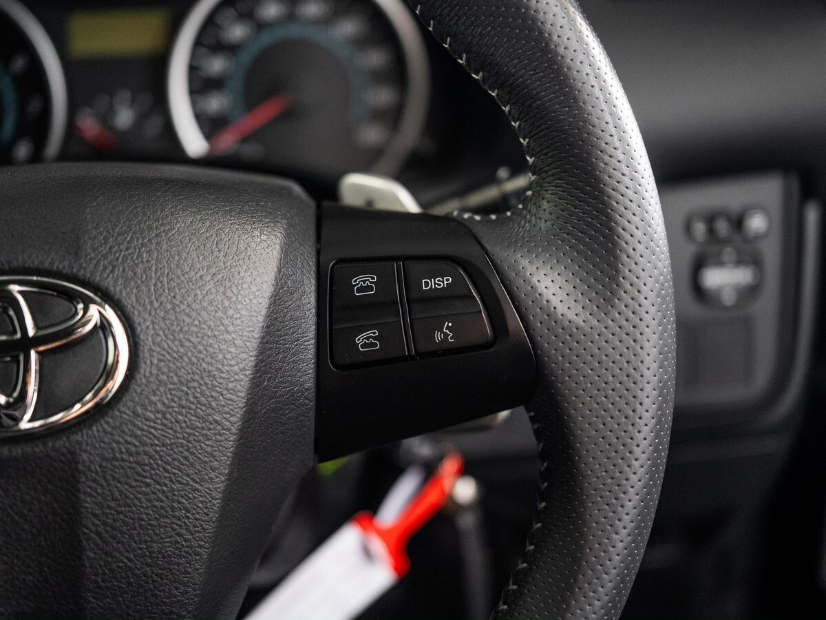 Toyota Wish 2009 - фото автомобиля