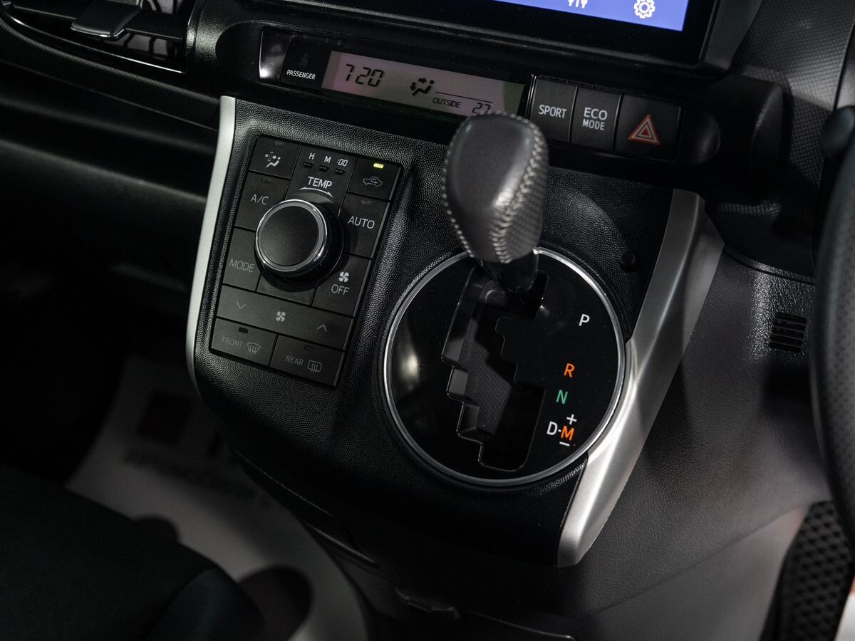 Toyota Wish 2009 - фото автомобиля