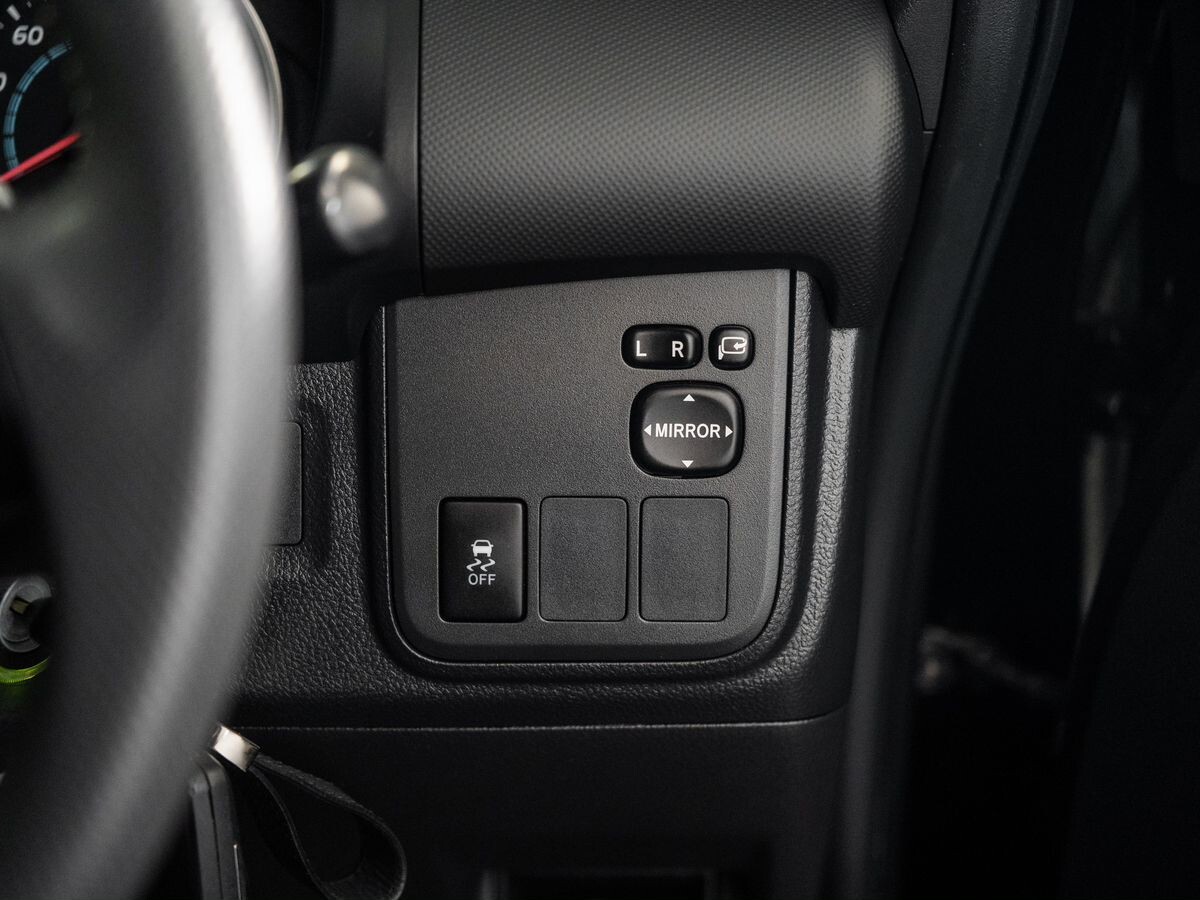 Toyota Wish 2009 - фото автомобиля