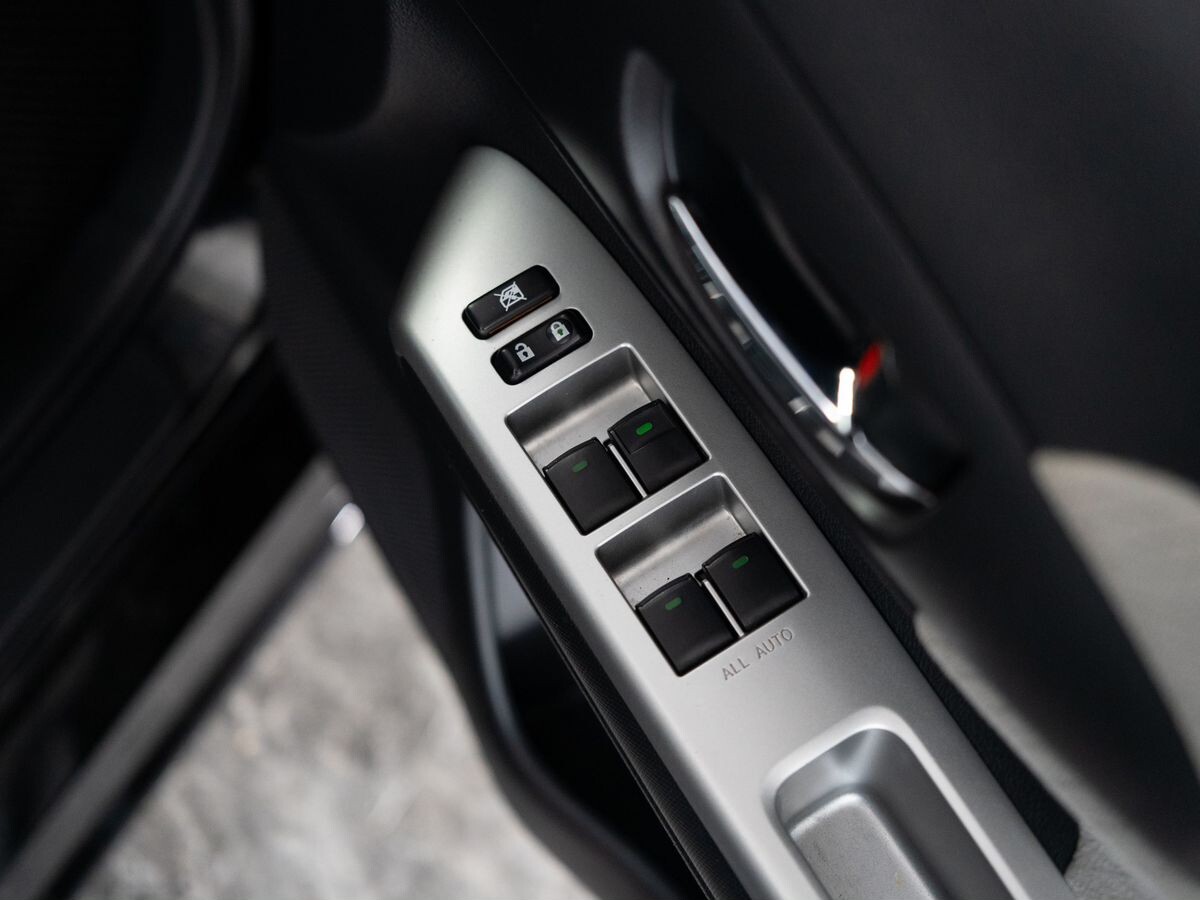 Toyota Wish 2009 - фото автомобиля