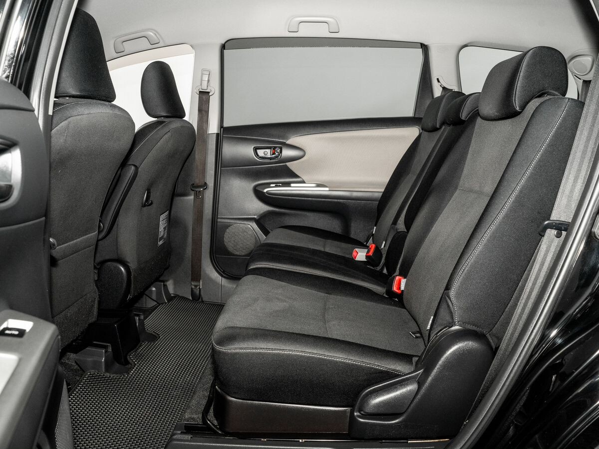 Toyota Wish 2009 - фото автомобиля