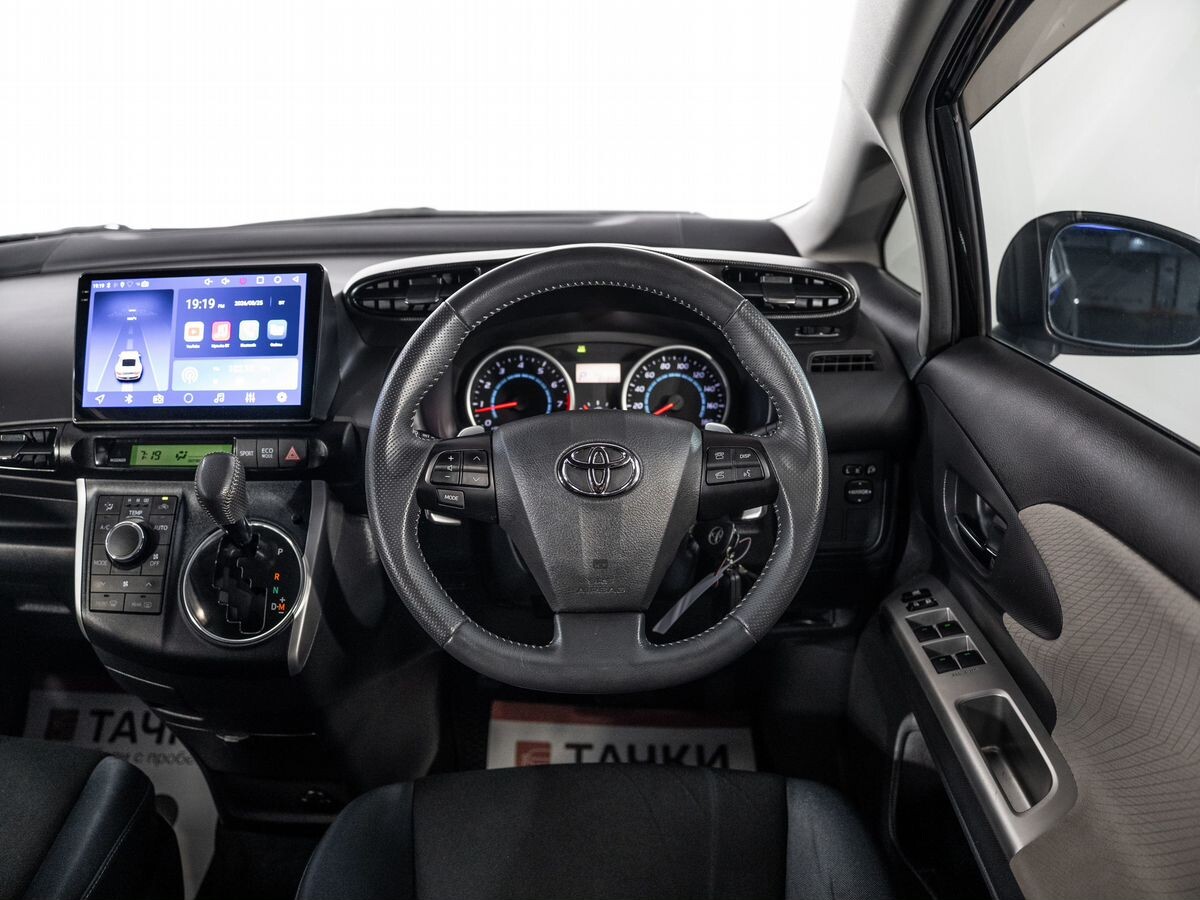 Toyota Wish 2009 - фото автомобиля