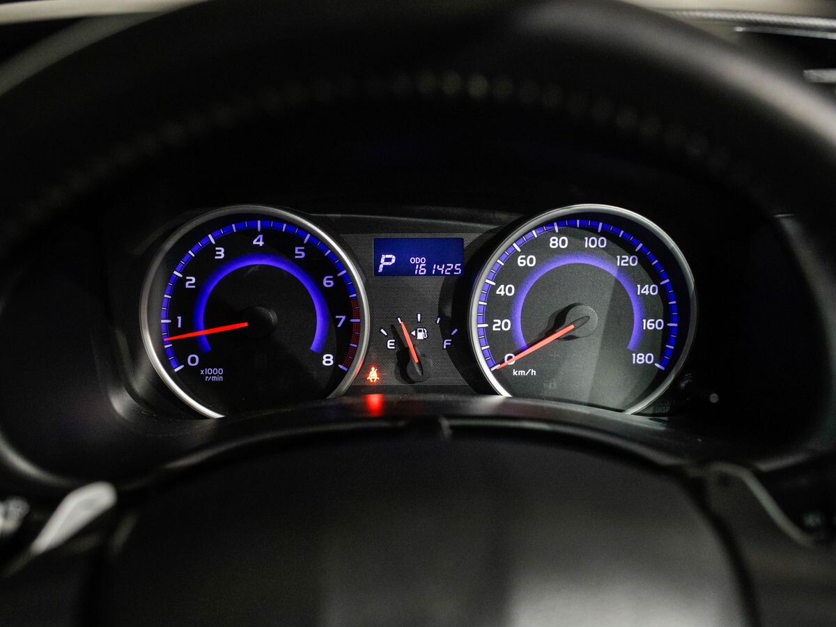 Toyota Wish 2012 - фото автомобиля