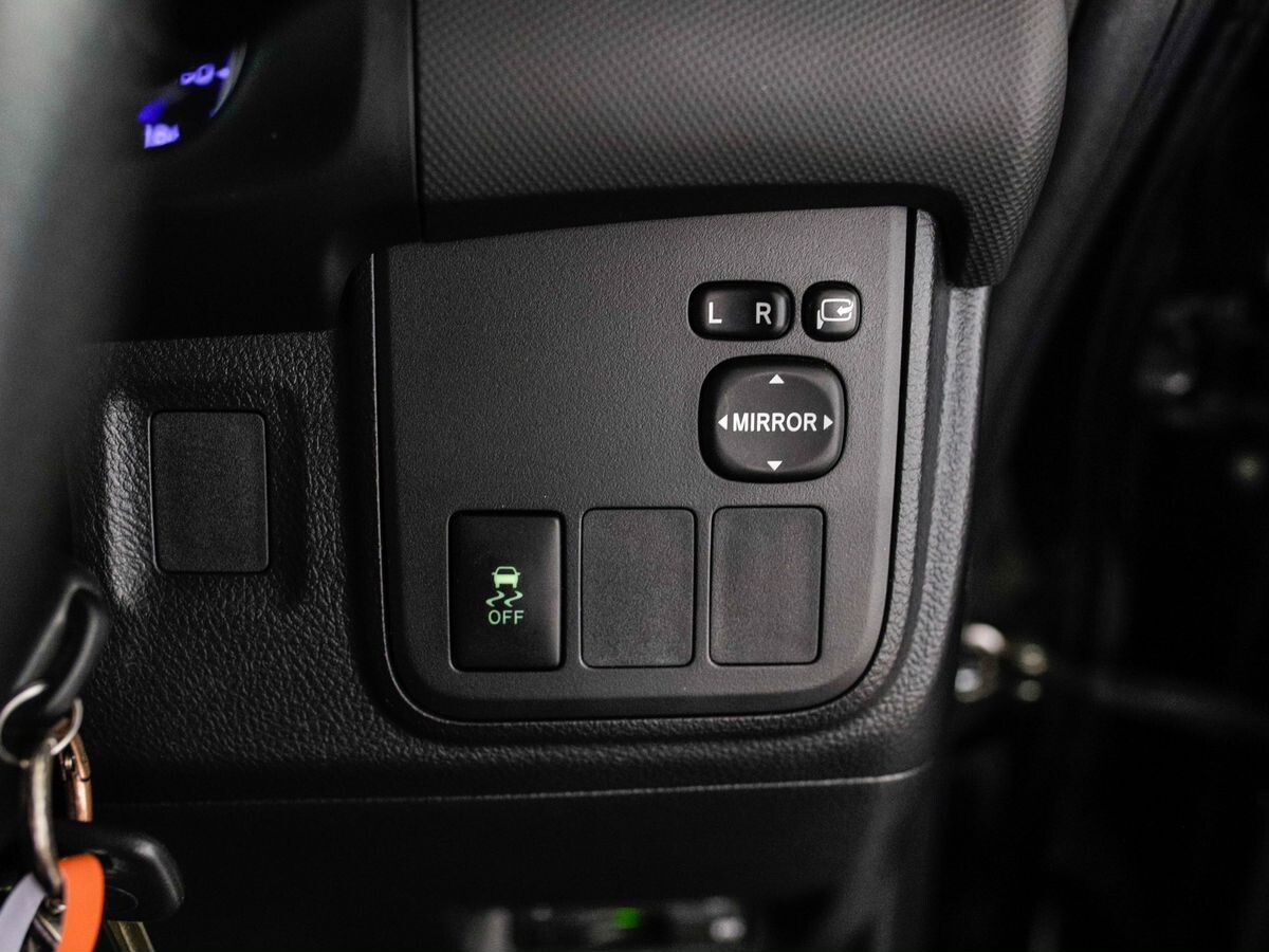 Toyota Wish 2012 - фото автомобиля