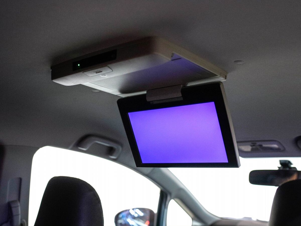 Toyota Wish 2012 - фото автомобиля