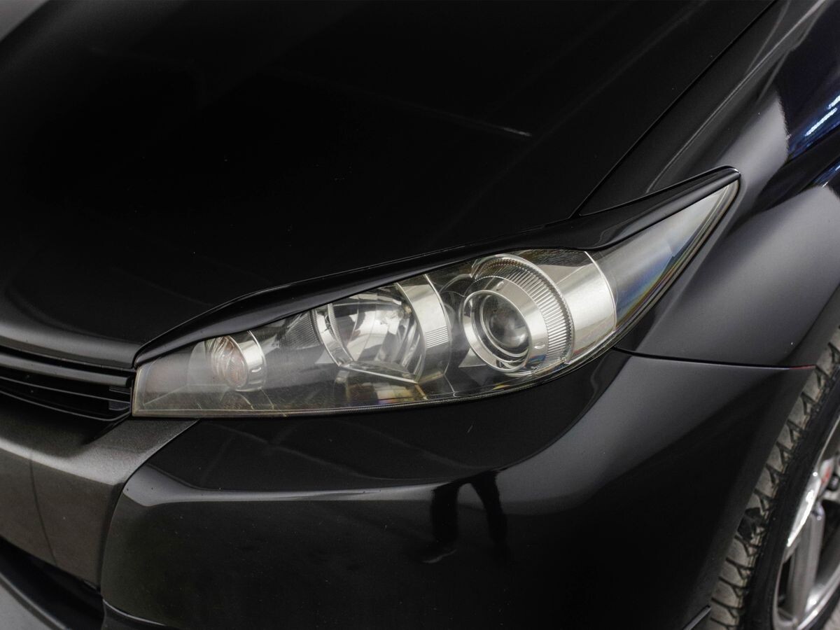 Toyota Wish 2012 - фото автомобиля