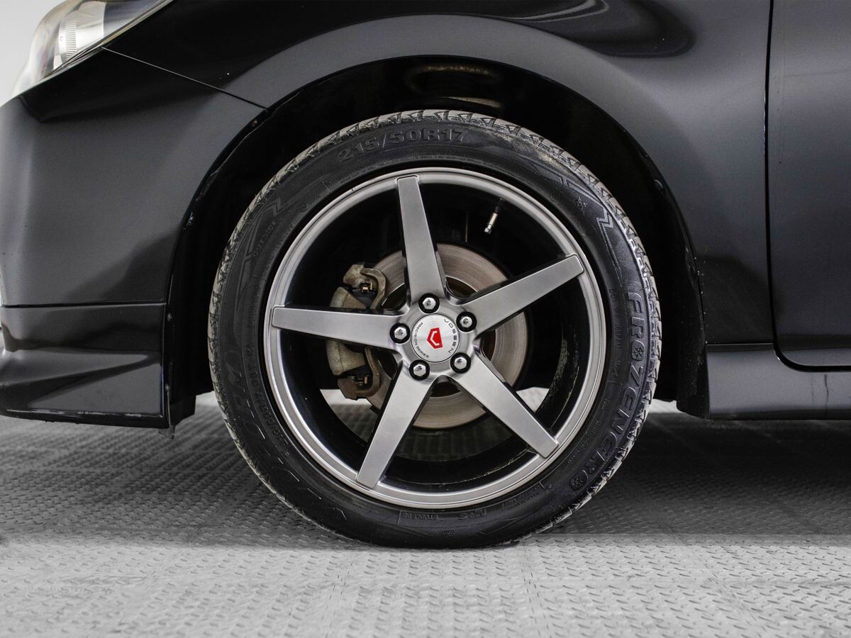 Toyota Wish 2012 - фото автомобиля