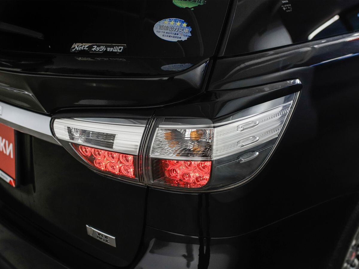Toyota Wish 2012 - фото автомобиля