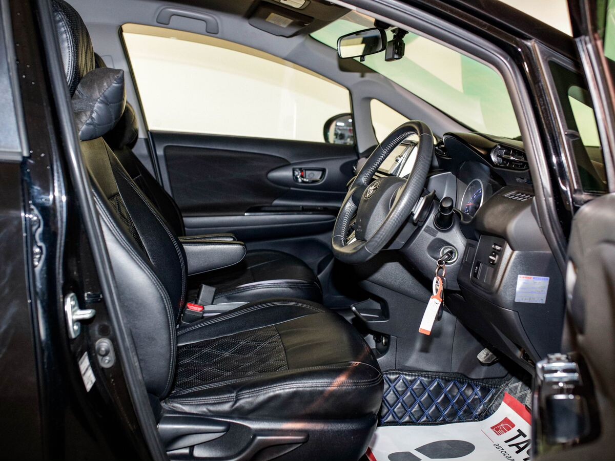 Toyota Wish 2012 - фото автомобиля