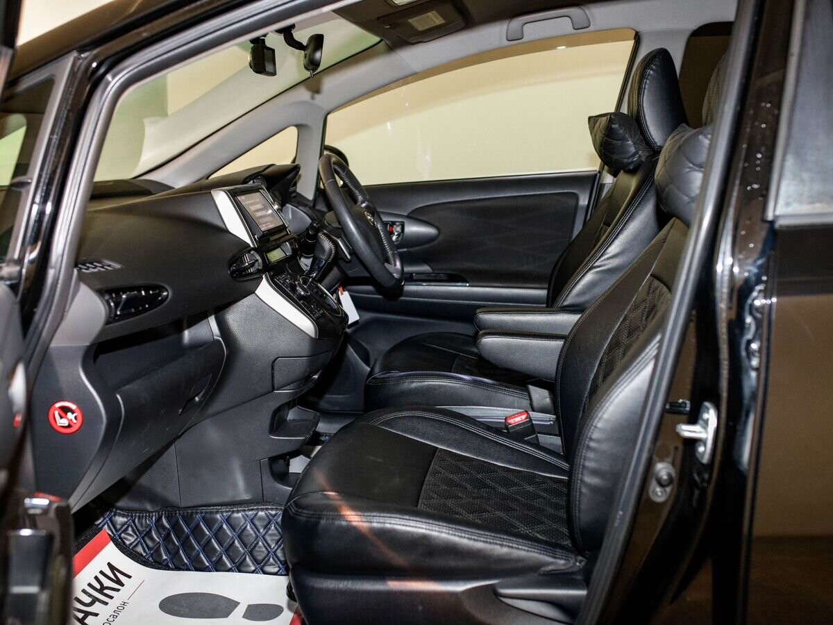 Toyota Wish 2012 - фото автомобиля