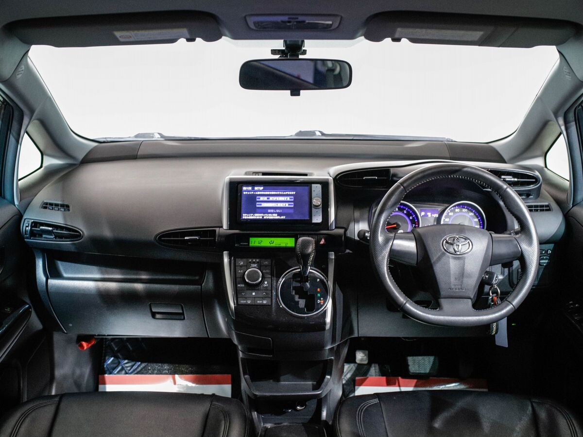 Toyota Wish 2012 - фото автомобиля