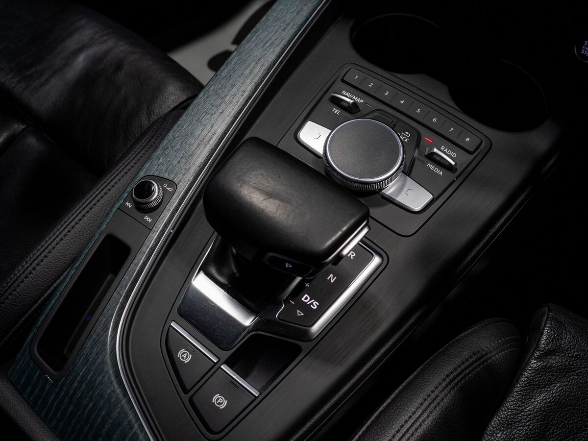 Audi A4 2017 - фото автомобиля