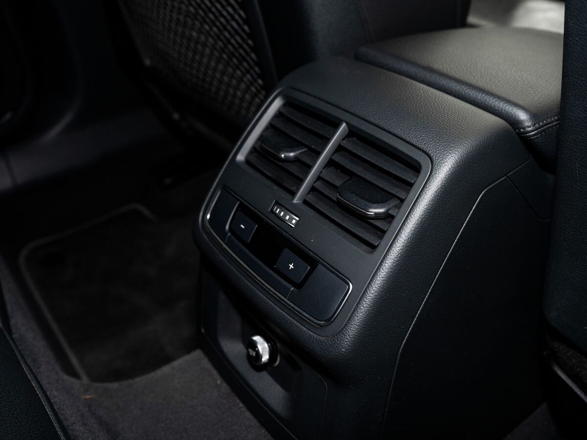 Audi A4 2017 - фото автомобиля