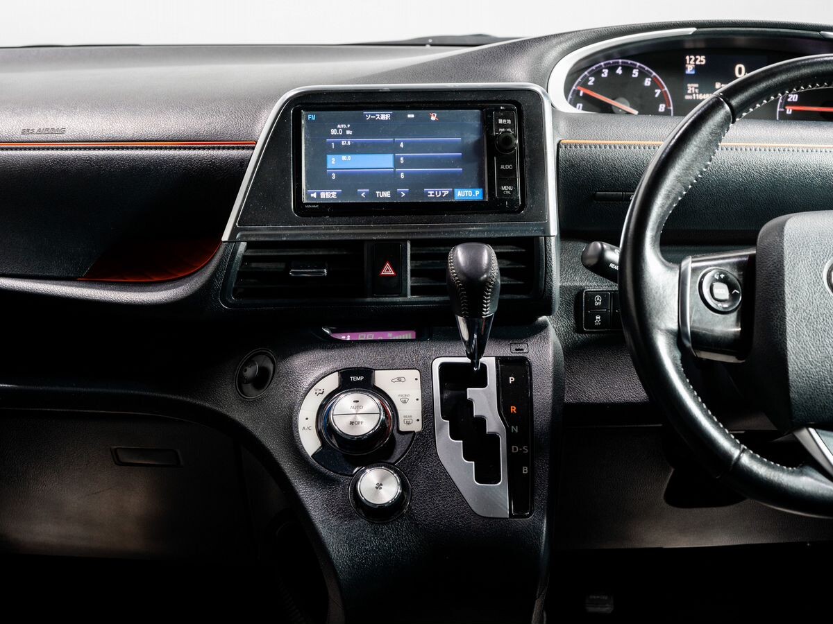 Toyota Sienta 2016 - фото автомобиля