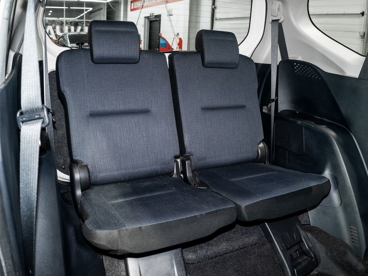 Toyota Sienta 2016 - фото автомобиля