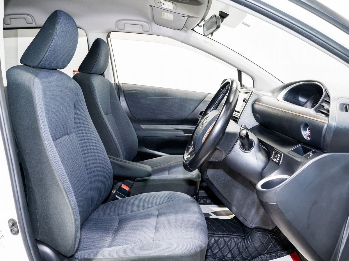 Toyota Sienta 2016 - фото автомобиля