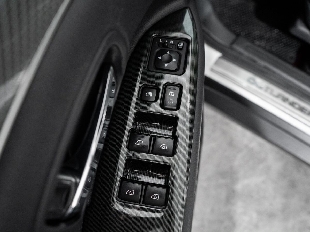 Mitsubishi Outlander 2019 - фото автомобиля