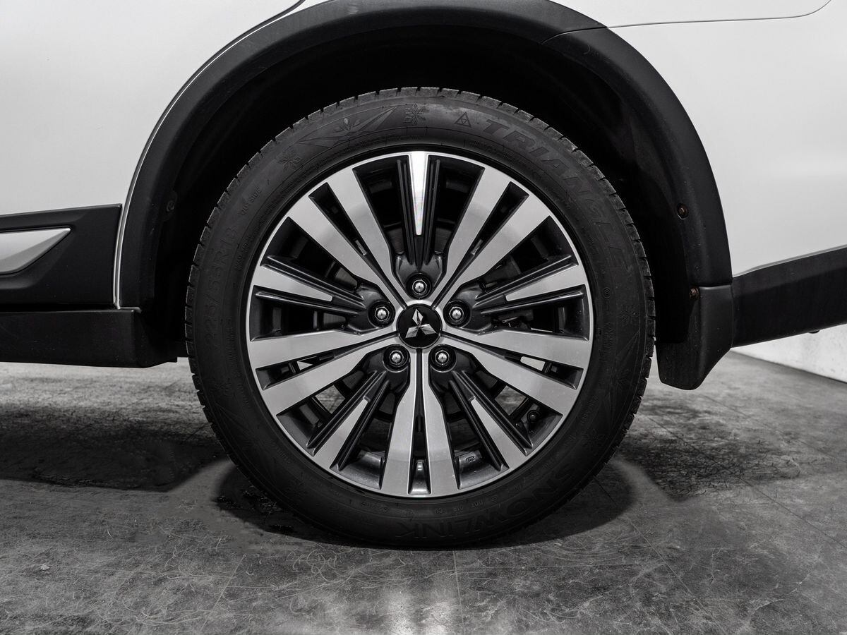 Mitsubishi Outlander 2019 - фото автомобиля