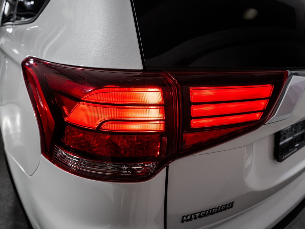 Mitsubishi Outlander 2019 - фото автомобиля