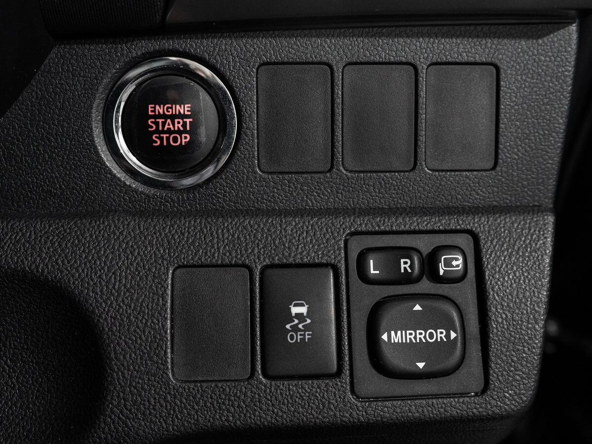 Toyota Ractis 2013 - фото автомобиля