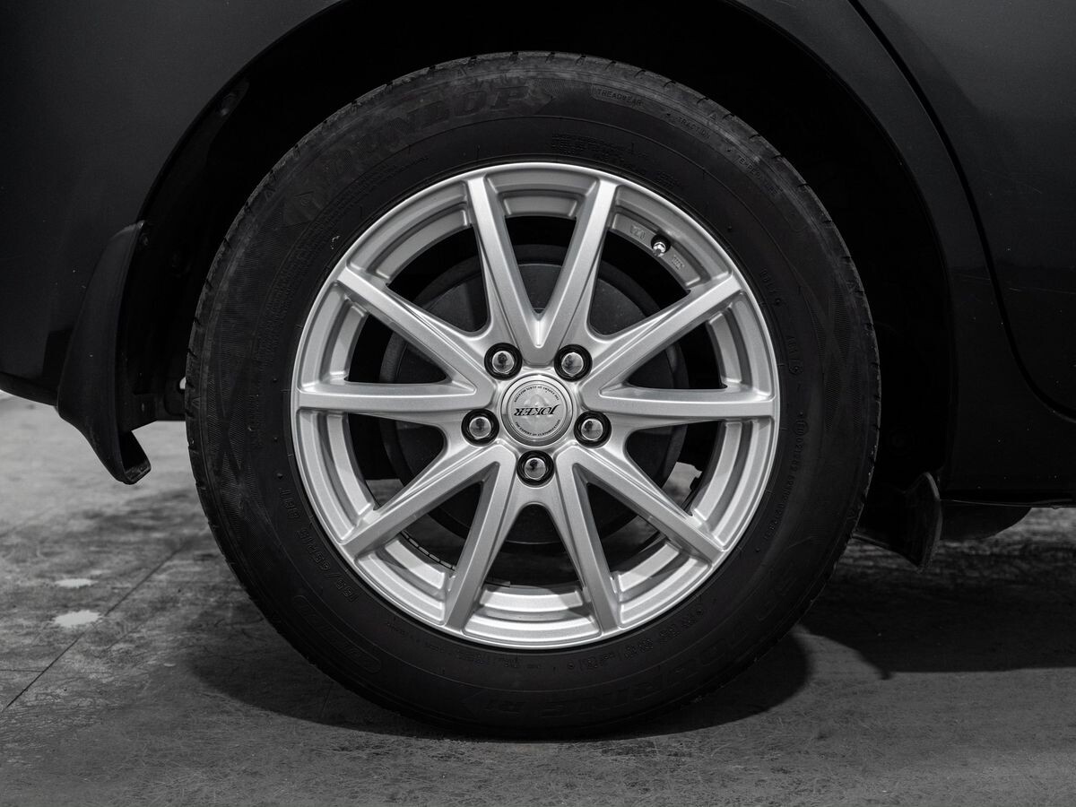 Toyota Ractis 2013 - фото автомобиля