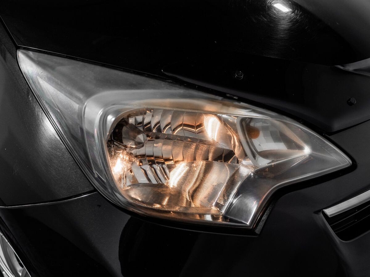 Toyota Ractis 2013 - фото автомобиля