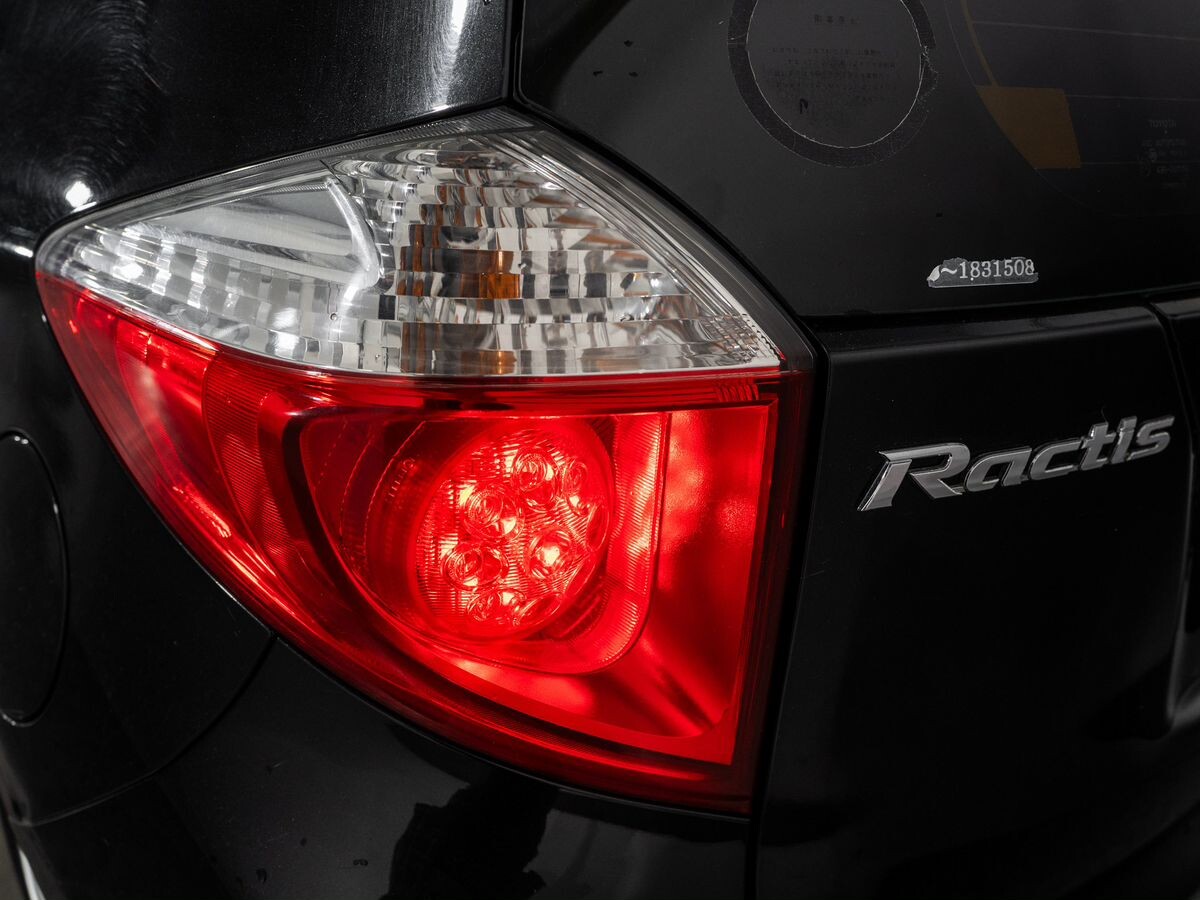 Toyota Ractis 2013 - фото автомобиля