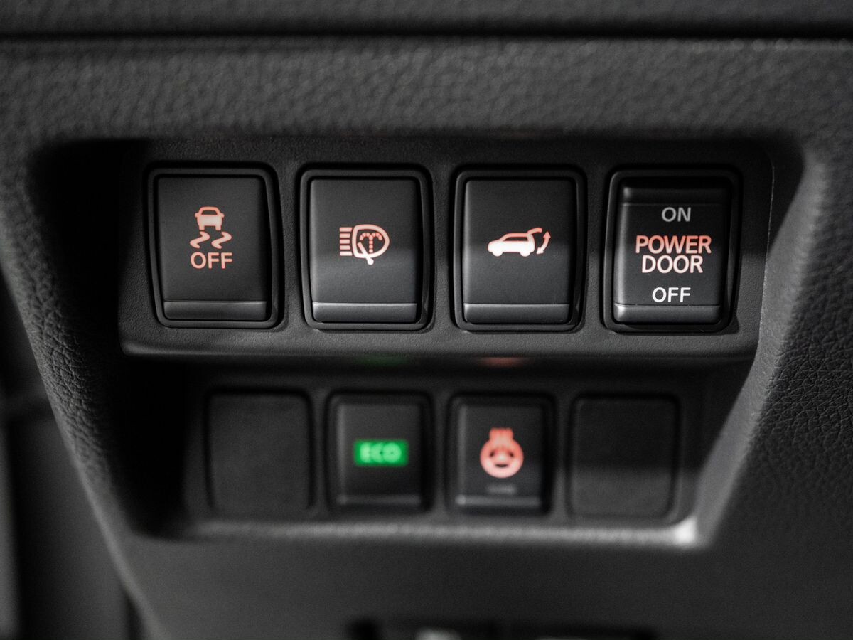 Nissan X-Trail 2018 - фото автомобиля