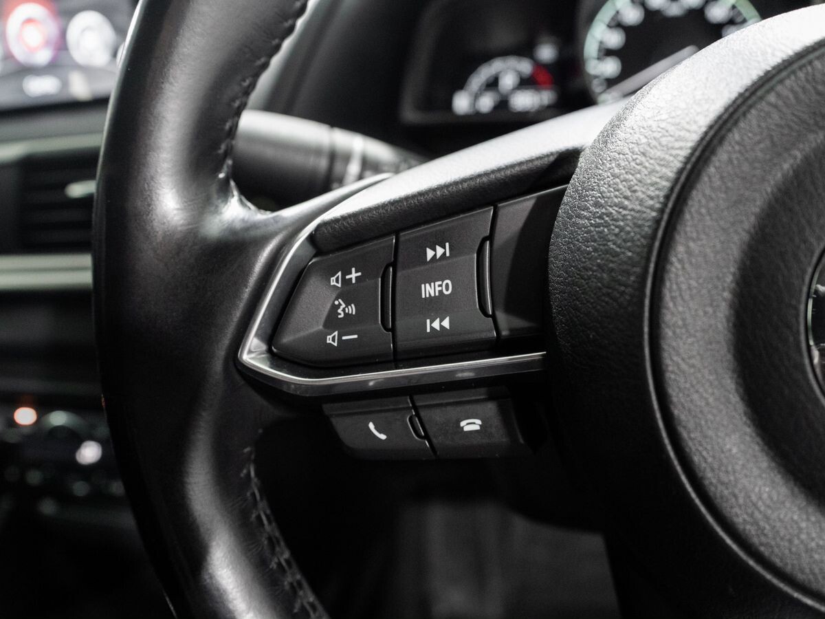 Mazda Axela 2018 - фото автомобиля