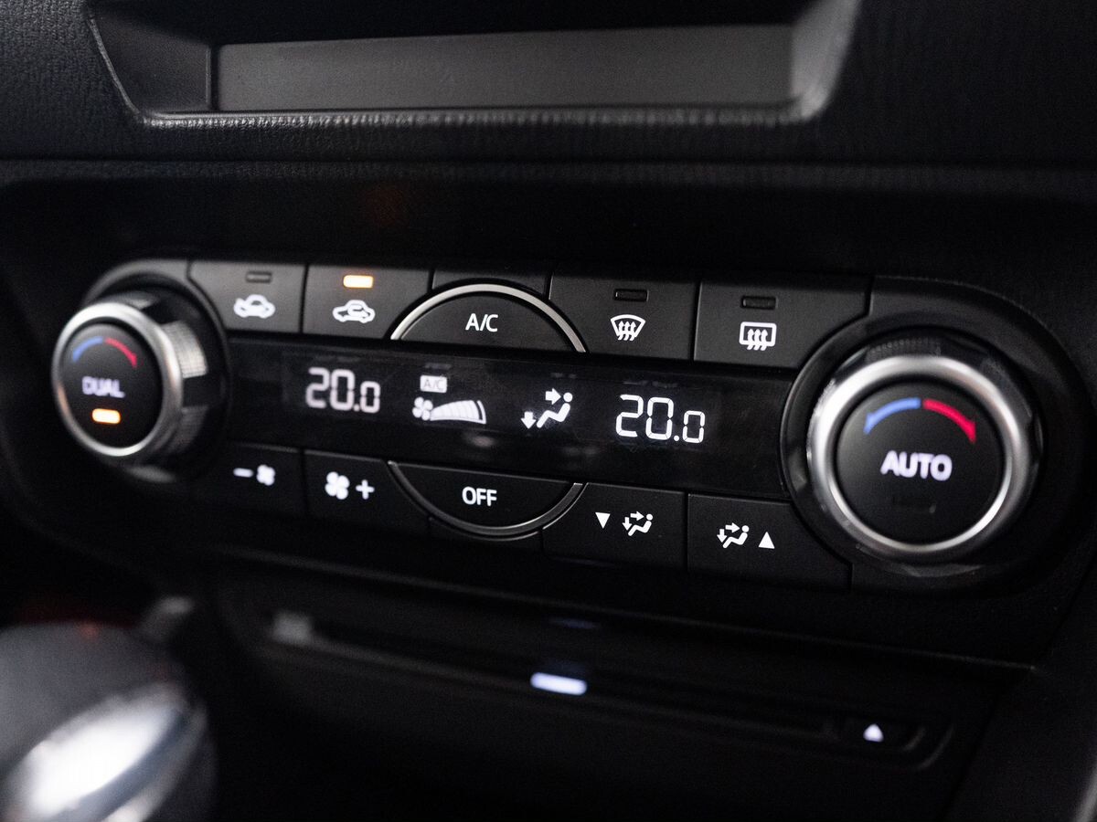 Mazda Axela 2018 - фото автомобиля