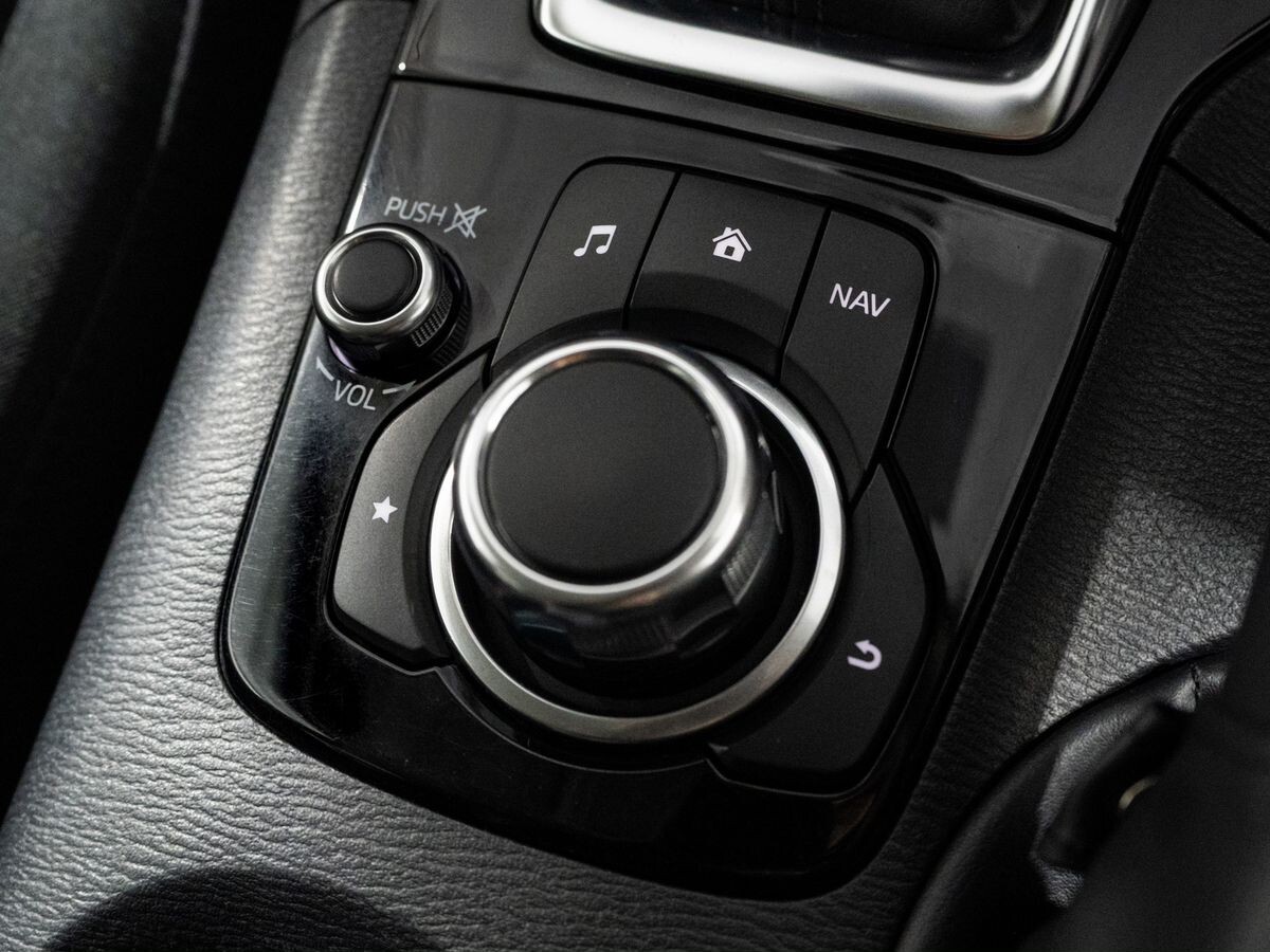 Mazda Axela 2018 - фото автомобиля