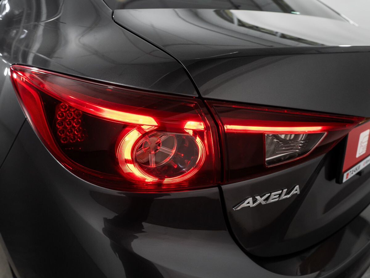 Mazda Axela 2018 - фото автомобиля