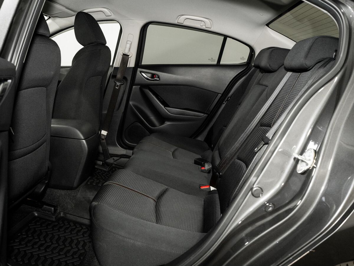 Mazda Axela 2018 - фото автомобиля