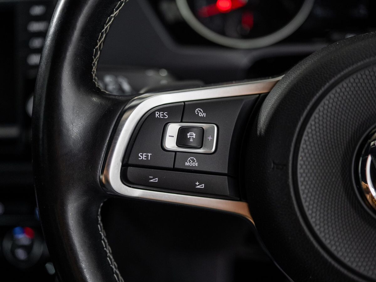 Volkswagen Touran 2016 - фото автомобиля