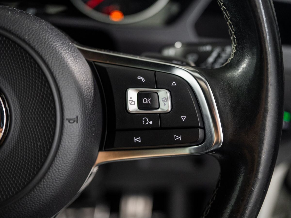 Volkswagen Touran 2016 - фото автомобиля
