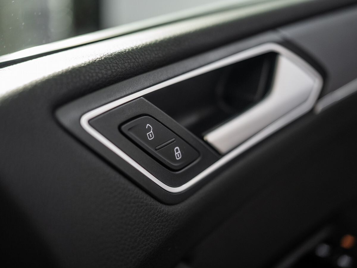 Volkswagen Touran 2016 - фото автомобиля